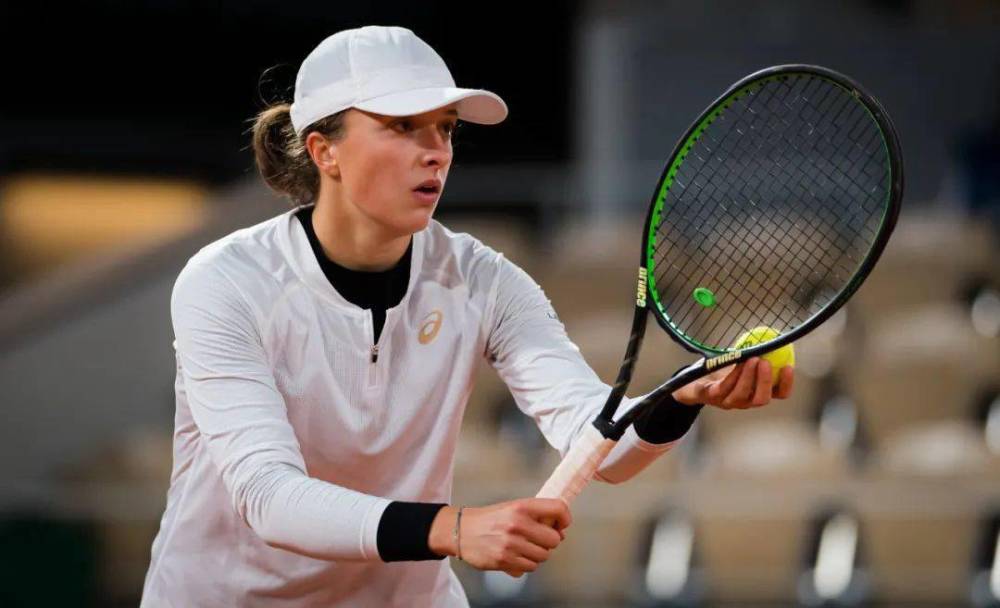  斯维亚泰克卫冕成功，罗兰加洛斯再捧金杯