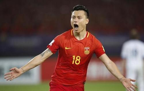  老将宝刀未老，头球攻门技惊四座